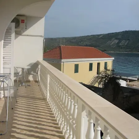 Nizic Apartment *