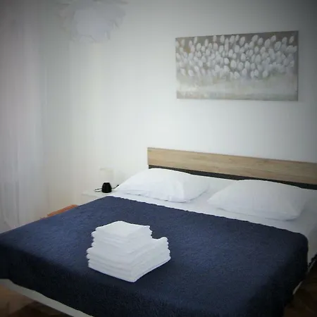 Nizic Apartment *